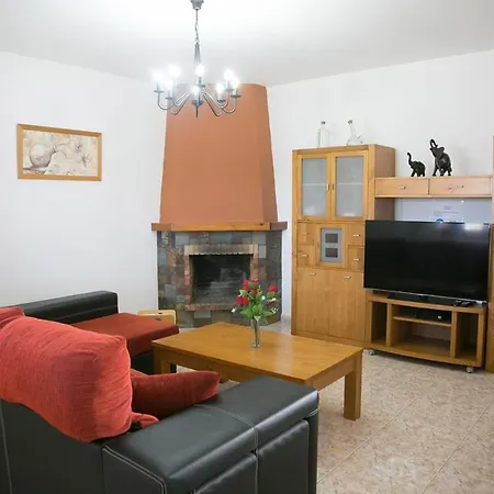 With 4 Bedrooms In Las Palmas With Wonderful Mountain View Private Pool Enclosed Garden 20 Km From The Beach Villa