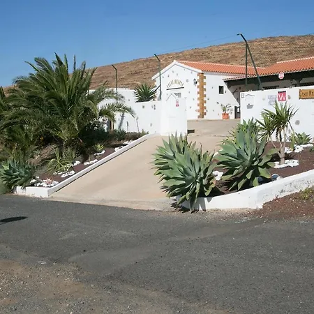With 4 Bedrooms In Las Palmas With Wonderful Mountain View Private Pool Enclosed Garden 20 Km From The Beach Villa