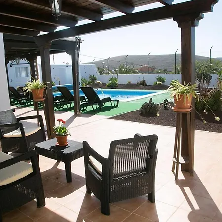 With 4 Bedrooms In Las Palmas With Wonderful Mountain View Private Pool Enclosed Garden 20 Km From The Beach Agua de Bueyes