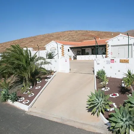 With 4 Bedrooms In Las Palmas With Wonderful Mountain View Private Pool Enclosed Garden 20 Km From The Beach Agua de Bueyes