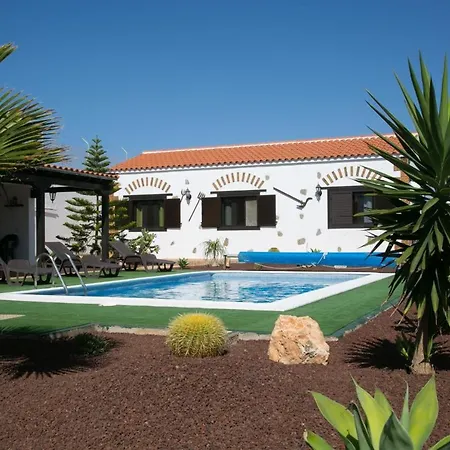 With 4 Bedrooms In Las Palmas With Wonderful Mountain View Private Pool Enclosed Garden 20 Km From The Beach Agua de Bueyes