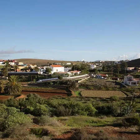 With 4 Bedrooms In Las Palmas With Wonderful Mountain View Private Pool Enclosed Garden 20 Km From The Beach Agua de Bueyes
