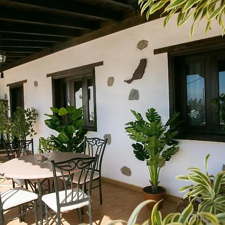 With 4 Bedrooms In Las Palmas With Wonderful Mountain View Private Pool Enclosed Garden 20 Km From The Beach Villa *
