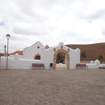 With 4 Bedrooms In Las Palmas With Wonderful Mountain View Private Pool Enclosed Garden 20 Km From The Beach Villa *