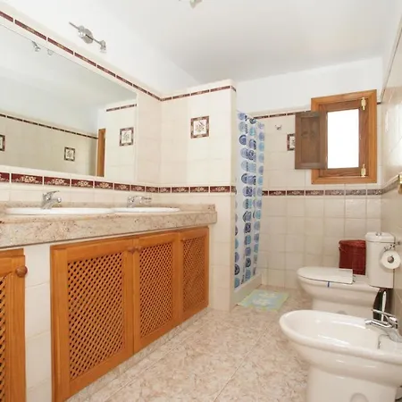 With 4 Bedrooms In Las Palmas With Wonderful Mountain View Private Pool Enclosed Garden 20 Km From The Beach * Agua de Bueyes