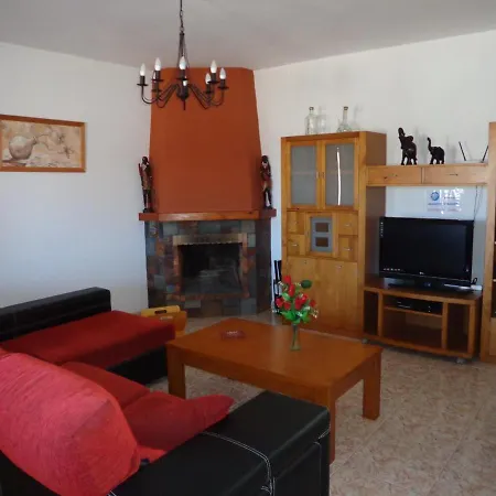 With 4 Bedrooms In Las Palmas With Wonderful Mountain View Private Pool Enclosed Garden 20 Km From The Beach *