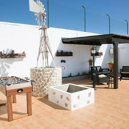 With 4 Bedrooms In Las Palmas With Wonderful Mountain View Private Pool Enclosed Garden 20 Km From The Beach Villa *
