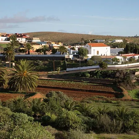 With 4 Bedrooms In Las Palmas With Wonderful Mountain View Private Pool Enclosed Garden 20 Km From The Beach Villa