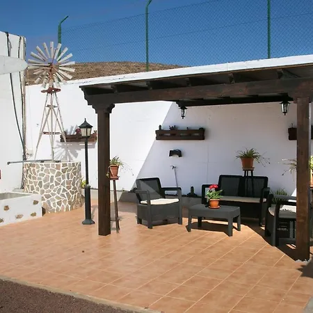 With 4 Bedrooms In Las Palmas With Wonderful Mountain View Private Pool Enclosed Garden 20 Km From The Beach Villa