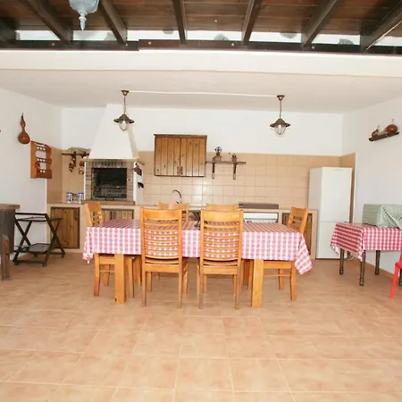 With 4 Bedrooms In Las Palmas With Wonderful Mountain View Private Pool Enclosed Garden 20 Km From The Beach Villa Agua de Bueyes
