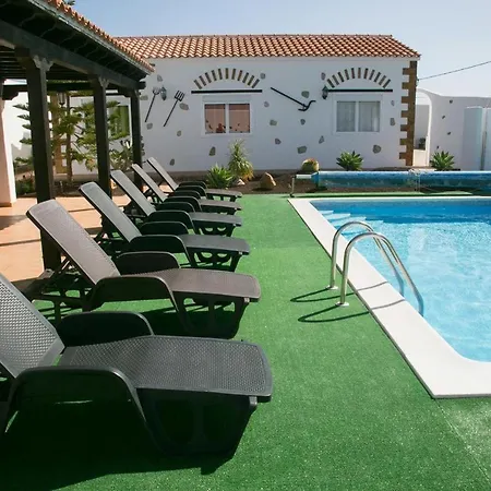 With 4 Bedrooms In Las Palmas With Wonderful Mountain View Private Pool Enclosed Garden 20 Km From The Beach * Agua de Bueyes