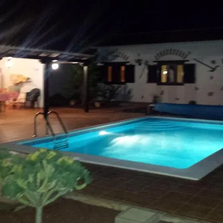 With 4 Bedrooms In Las Palmas With Wonderful Mountain View Private Pool Enclosed Garden 20 Km From The Beach Villa *